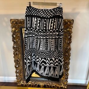 ISDA&CO Black/White Skirt Ladies Size 4